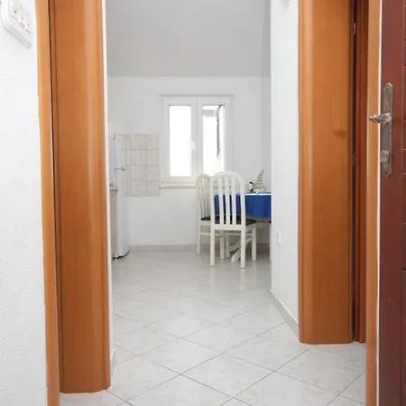 Milna 8946a * Vis